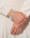 Poppin Pastel - White - Paparzzi Daisy Floral Bracelet