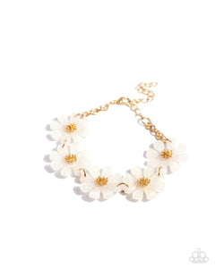 Poppin Pastel - White - Paparzzi Daisy Floral Bracelet