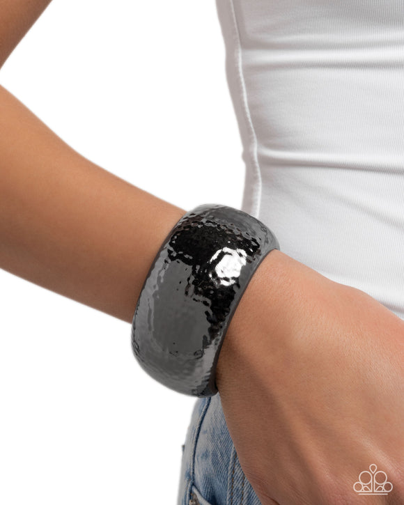 Hammered Hassle - Black