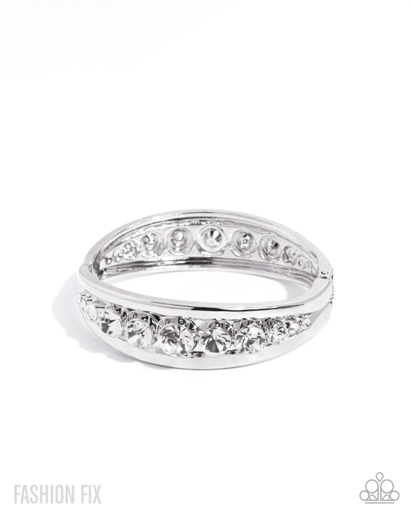 Chic Chronicle - White - FF0725